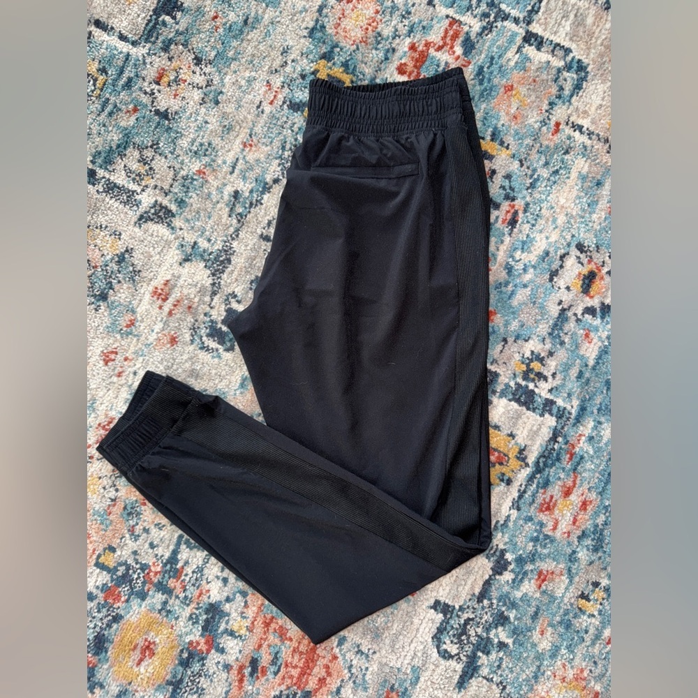 Athleta Brooklyn Legacy Mid Rise Jogger 
Size 2